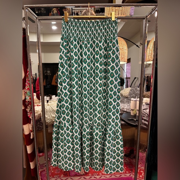 Elegant Green Maxi Skirt - Picture 4 of 10
